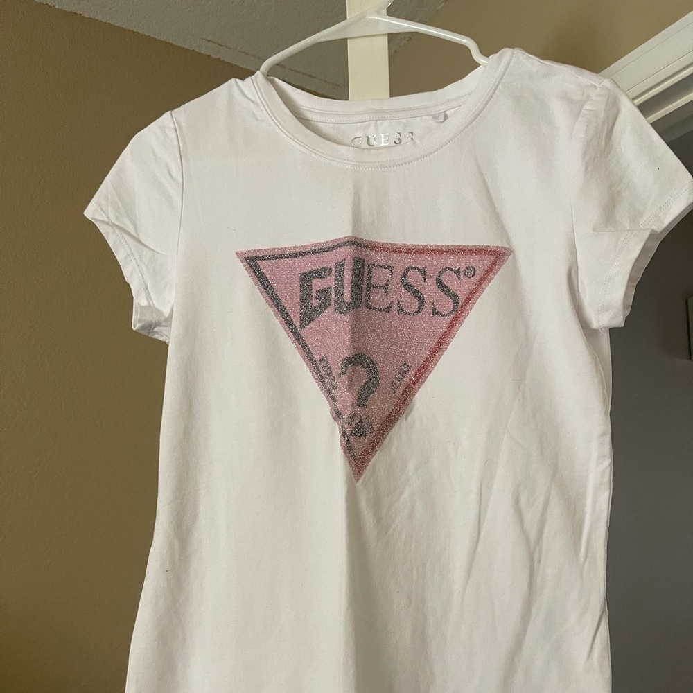 Guess shirt size medium (juniors) never worn